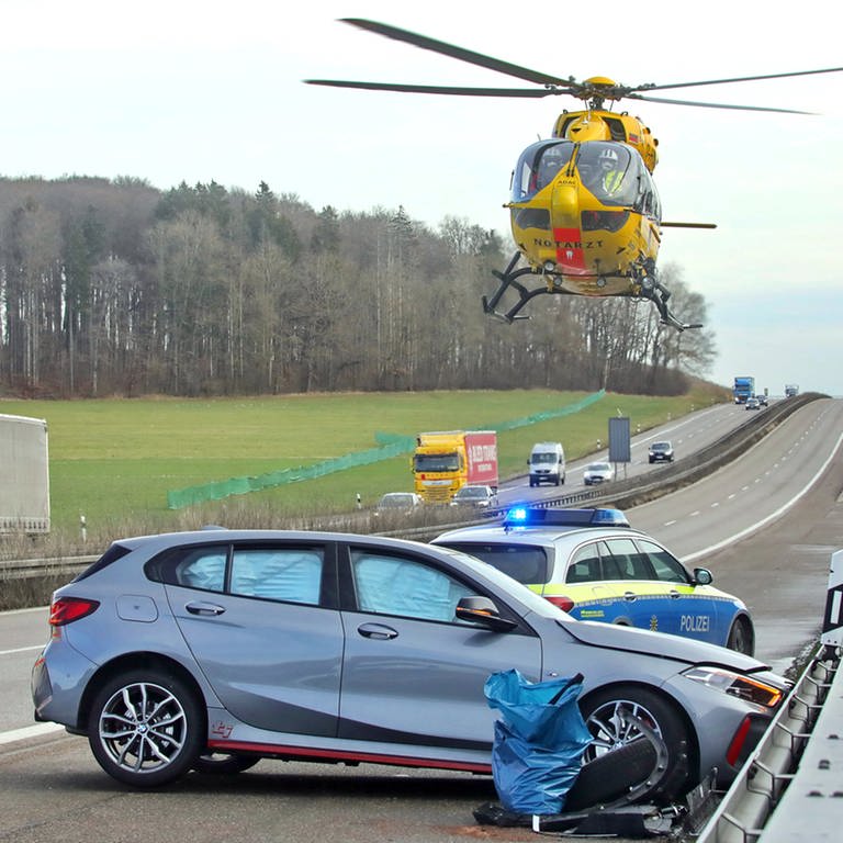 Bei einem Auffahrunfall auf der A8 zwischen Hohenstadt (Kreis Göppingen) und Merklingen (Alb-Donau-Kreis) sind am Dienstag mehrere Menschen verletzt worden. 