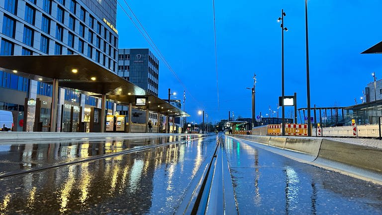 Großer Streiktag: Kaum Busse und keine Züge am Montagmorgen in Ulm. (Foto: SWR, Volker Wüst)