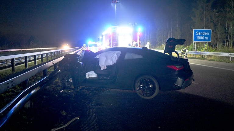 Bei einem Unfall auf der B28 zwischen Neu-Ulm und Senden ist im Oktober ein 22-jähriger Mann ums Leben gekommen. Die Staatsanwaltschaft hat nun den 28-jährigen Unfallverursacher angeklagt.  (Foto: Thomas Heckmann)