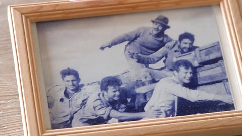 Shraga Goldmann (rechts unten) um 1953 im Kibbuz in Israel.