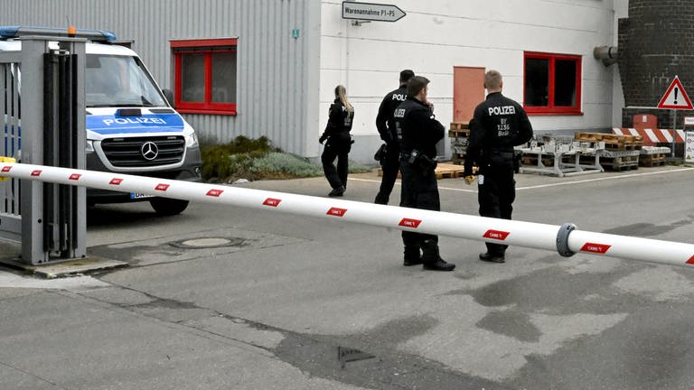 Fünf Festnahmen bei einer Razzia von Zoll und Polizei in Krumbach im Kreis Günzburg (Foto: Thomas Heckmann)