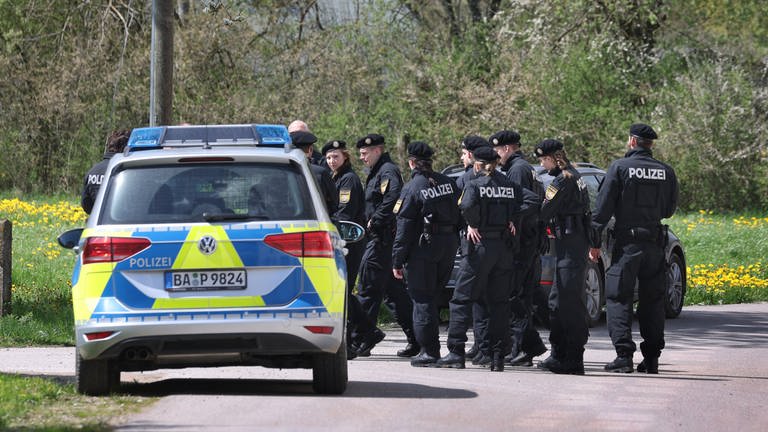 Die Polizei geht im Fall des Ehepaars aus Altenstadt von einem Tötungsdelikt aus - und ist jetzt auch in Baden-Württemberg Spuren nachgegangen. 