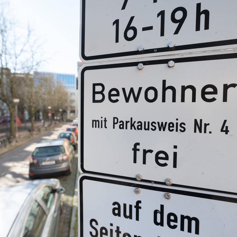 Anwohnerparken wir überall teurer. (Foto: dpa Bildfunk, picture alliance/dpa | Sebastian Gollnow)