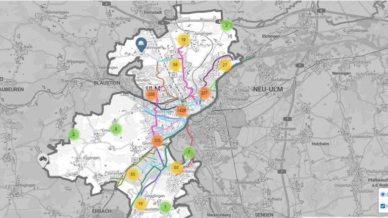 Eine Karte von Ulm, darauf viele bunte Punkte, die für Kommentare und Bemerkungen stehen. Bei einer Online-Umfrage wollte die Stadt Ulm wissen, wie sie ihre Radwege verbessern kann.  (Foto: Stadt Ulm/Abteilung Mobilität)