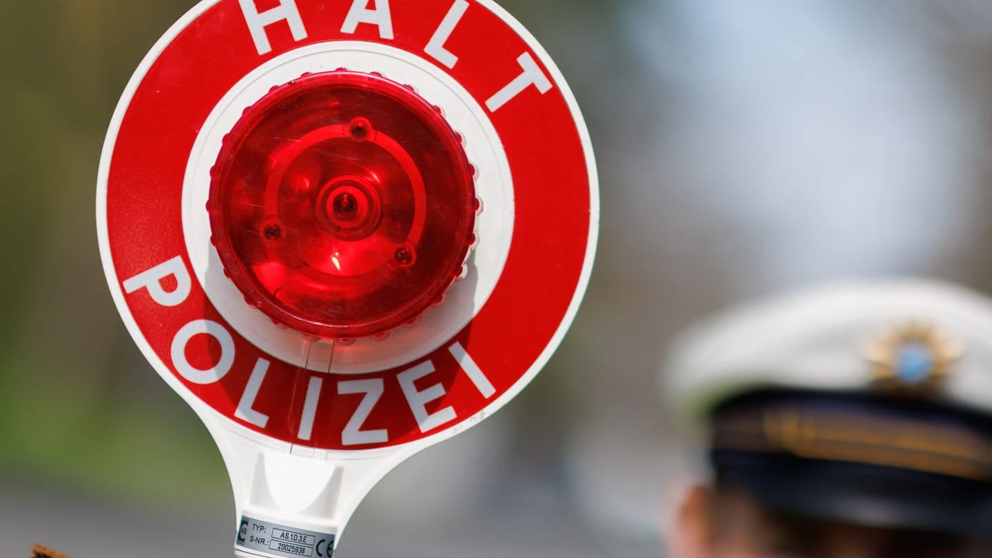 Polizei kontrolliert Betrunkenen Autofahrer in Ehingen (Foto: dpa Bildfunk, dpa Daniel Karmann (Symbolbild))