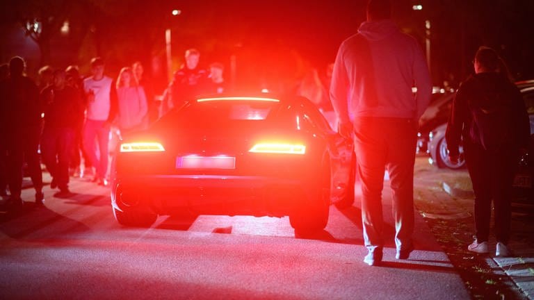In Ulm in der Blaubeurer Straße hat die Polizei wieder mehrere Autofahrer kontrolliert und überwiegend Fahranfänger angezeigt.  (Foto: dpa Bildfunk, picture alliance/dpa | Julian Stratenschulte (Symbolbild))