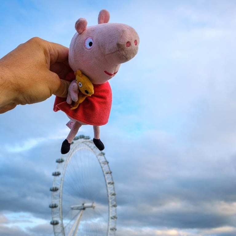 Neben dem Legoland in Günzburg soll 2024 ein Freizeitpark rund um das Schwein Peppa Pig eröffnen. (Foto: IMAGO, IMAGO / Pond5)