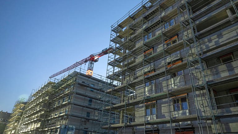 Hohe Preise und hohe Zinsen: Die Lage beim Wohnungsbau ist auch in Ulm dramatisch. (Symbolbild)