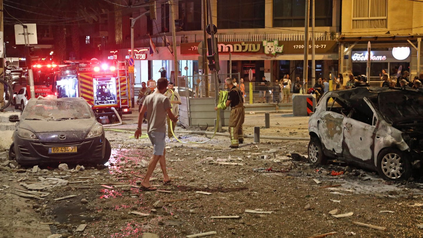 Zerstörte Straßen und Gebäude in Tel Aviv nach dem Raketenangriff der Hamas. (Archivbild) (Foto: IMAGO, IMAGO / Xinhua)