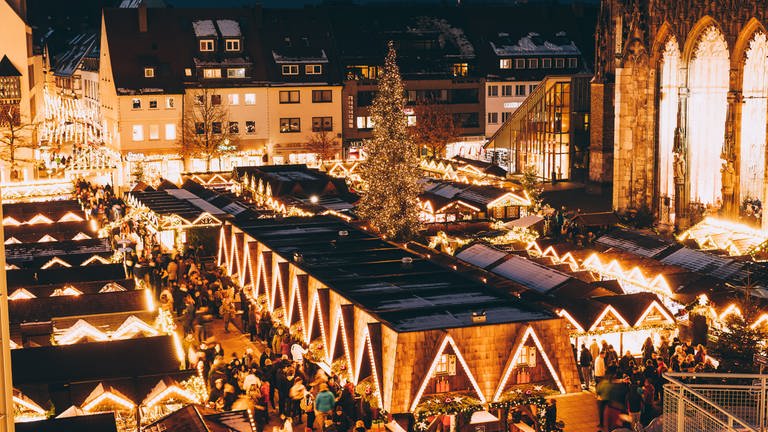 Der Weihnachtsmarkt auf dem Ulmer Münsterplatz