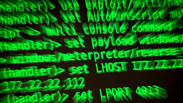 Bei einem Hackerangriff auf ein Rechenzentrum im Landkreis Neu-Ulm sind die Systeme von elf Kommunen ausgefallen.  (Foto: dpa Bildfunk, Sina Schuldt)