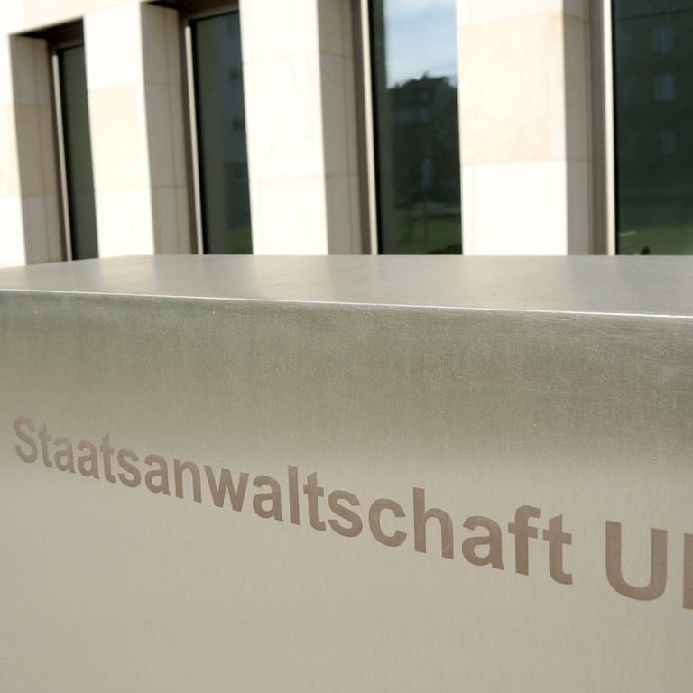 Tödliche Messerattacke in Ehingen: Die Staatsanwaltschaft Ulm hat den 55-jährigen Ex-Partner des Opfers wegen Mordes angeklagt.