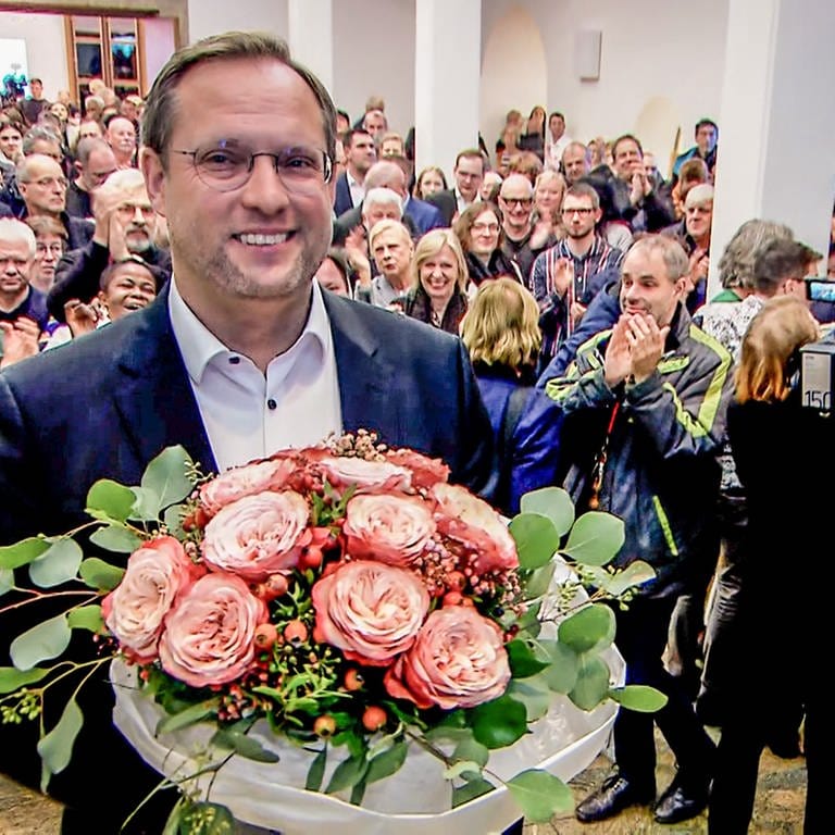 Der künftige Oberbürgermeister von Ulm, Martin Ansbacher (SPD), unmittelbar nach der OB-Wahl im Rathaus.  (Foto: SWR)