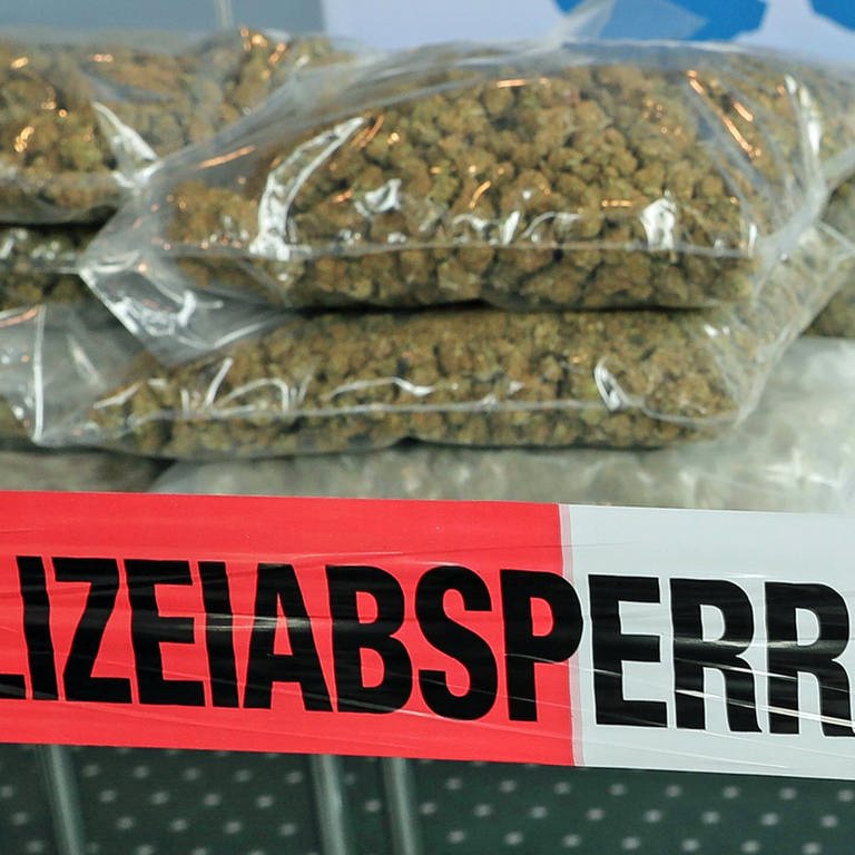 Von Polizei beschlagnahmte Drogen: Zwei Drogenhändler sind am Dienstag vom Landgericht Memmingen zu Haftstrafen verurteilt worden. (Symbolbild) (Foto: IMAGO, IMAGO / localpic)