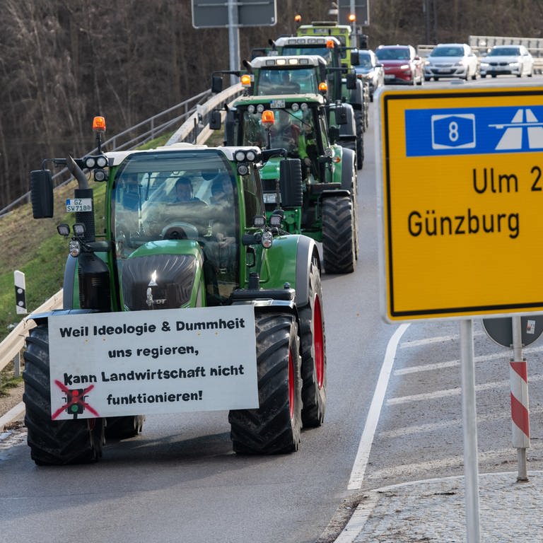 Die Bauernproteste mit Traktoren werden wohl auch die Region rund um Ulm und die Ostalb treffen (Foto: dpa Bildfunk, picture alliance/dpa | Stefan Puchner)