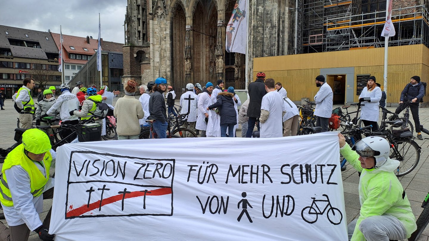 Radfahrer in Ulm fordern mehr Schutz für Fußgänger und Radfahrer. (Foto: SWR, Torsten Blümke)