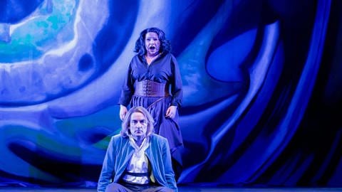 Eine Szene aus "Parsifal" - Markus Francke als künftiger Gralskönig Parsifal mit Sabine Hogrefe als geheimnisvolle Zauberin Kundry. Am Theater in Ulm wird die Oper erstmals aufgeführt.