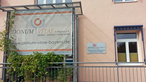 Donum Vitae - Beratungsstelle für Schwangerschaftsberatung in Neu-Ulm: Hier finden Frauen Beratungshilfe, die im Rahmen des Paragrafen 218 beim Wunsch eines Schwangerschaftsabbruchs nötig ist.