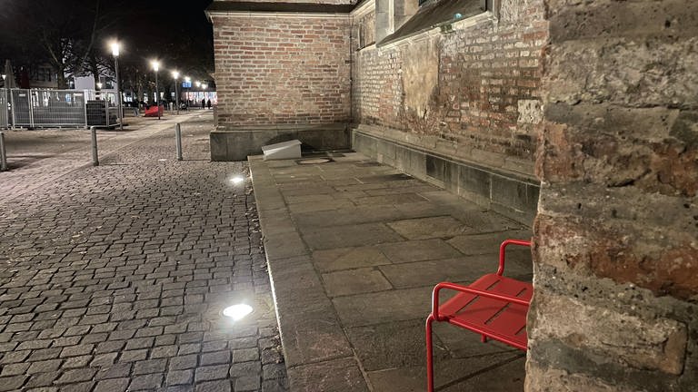 Die Scheinwerfer am Ulmer Münster funktionieren wieder. Die Stadt hofft, dass nun weniger Männer ihre Notdurft an den historischen Mauern verrichten.