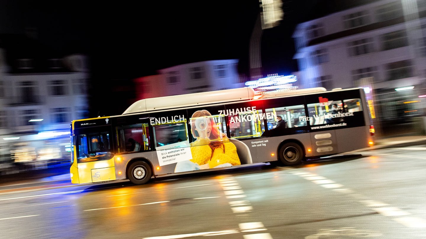 Bus in der Nacht (Foto: picture-alliance / Reportdienste, Picture Alliance)