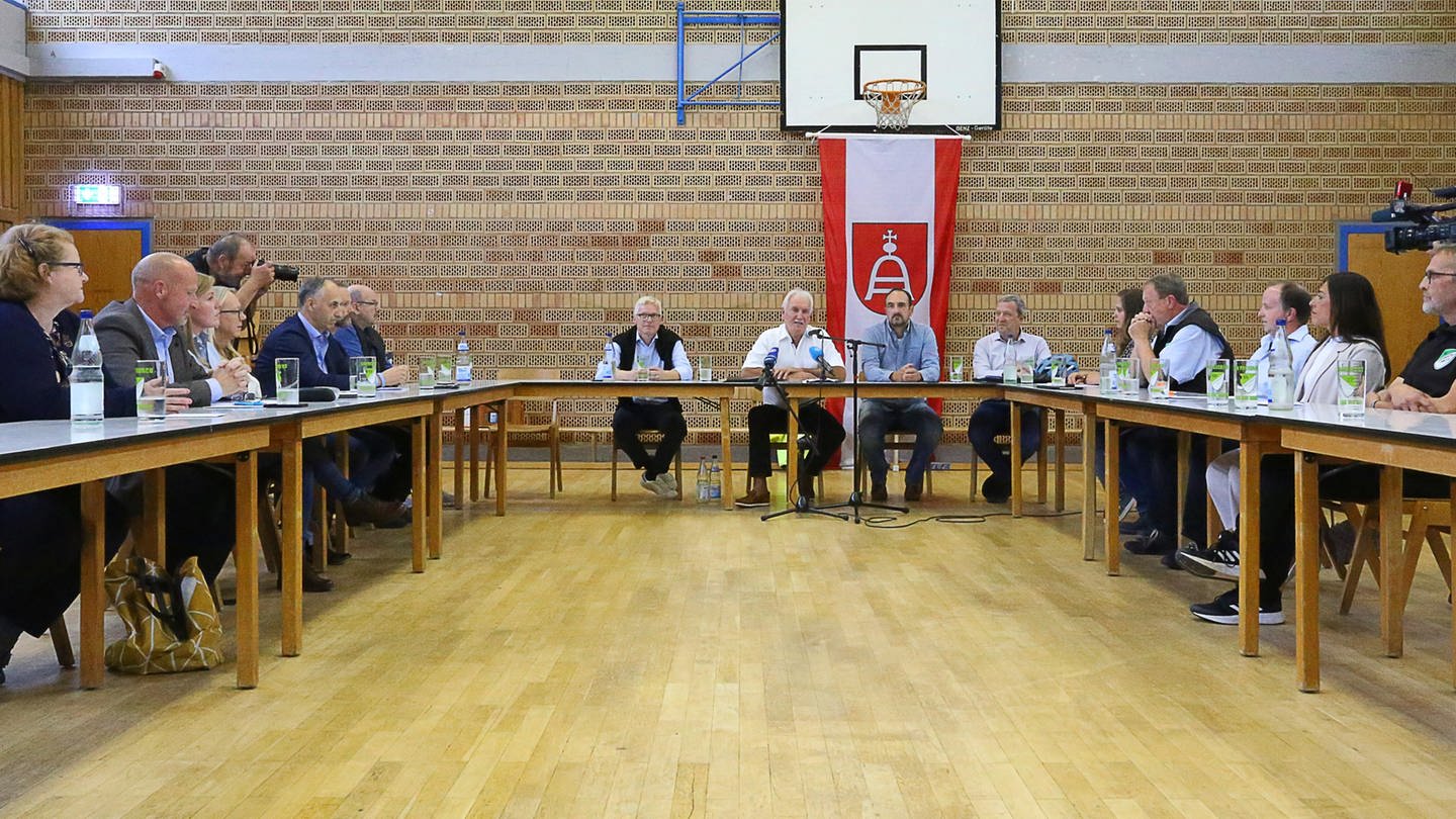 Der Tagungssaal des Gemeinderats von Freisbach vor dem Rücktritt (Foto: dpa Bildfunk, picture alliance/ dpa/ Dieter Leder)