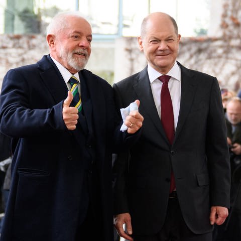 Bundeskanzler Scholz begrüßt Brasiliens Präsident Lula da Silva vor dem Kanzleramt (Foto: dpa Bildfunk, picture alliance/dpa | Bernd von Jutrczenka)