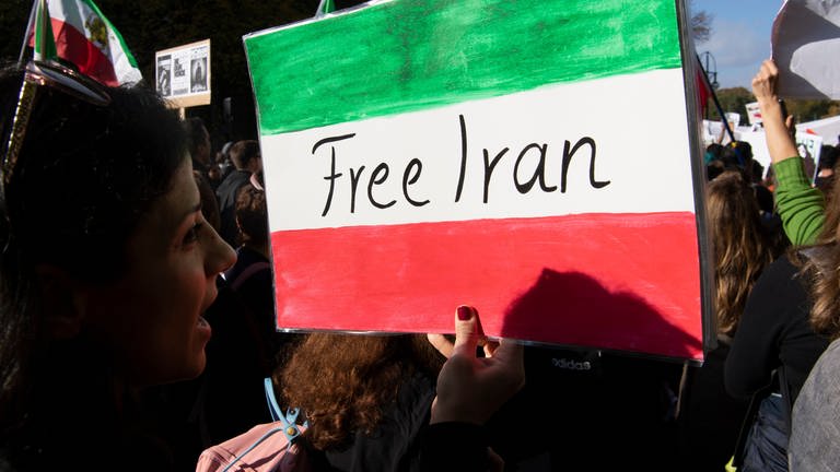 Weltweite Solidarität mit Protestierenden im Iran (Foto: dpa Bildfunk, picture alliance/dpa | Paul Zinken)