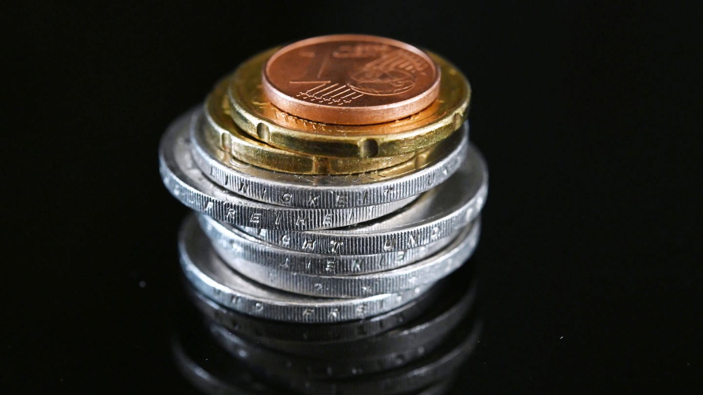 Münzen zu einem Turm aufgestapelt (Foto: dpa Bildfunk, picture alliance/dpa | Marijan Murat)