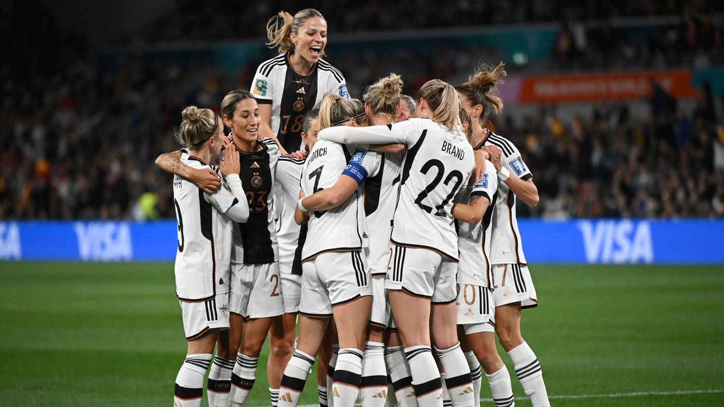 Die deutschen Spieerinnen feiern den Treffer zum 1:0 gegen Marokko (Foto: dpa Bildfunk, picture alliance/dpa | Sebastian Gollnow)