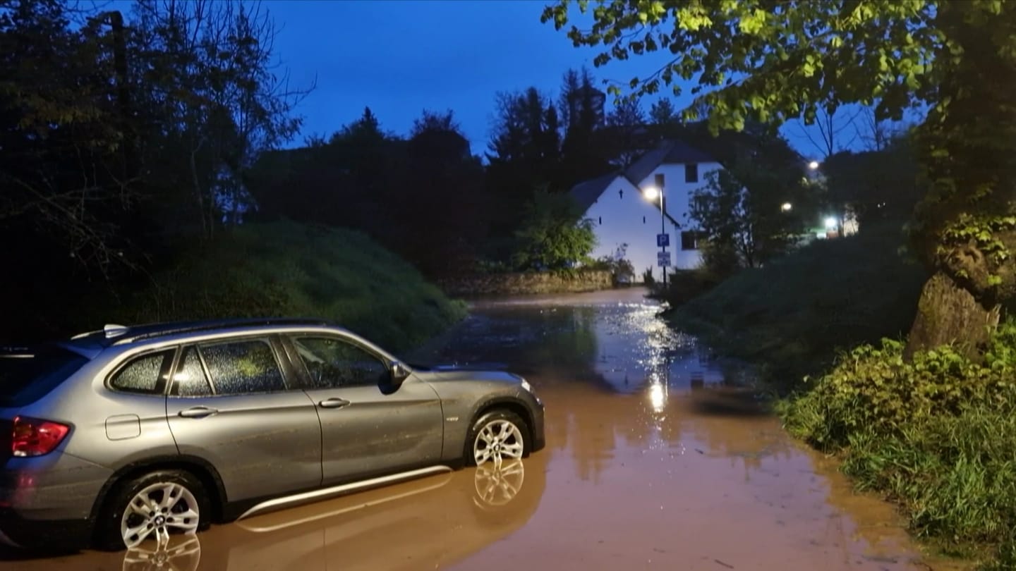 In Glaadt in Rheinland-Pfalz wurden laut Feuerwehr Straßen überflutet. (Foto: SWR)