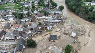 Der überflutete Eifelort Schuld im Kreis Ahrweiler (Foto: picture-alliance / Reportdienste, picture alliance/dpa | Boris Roessler)
