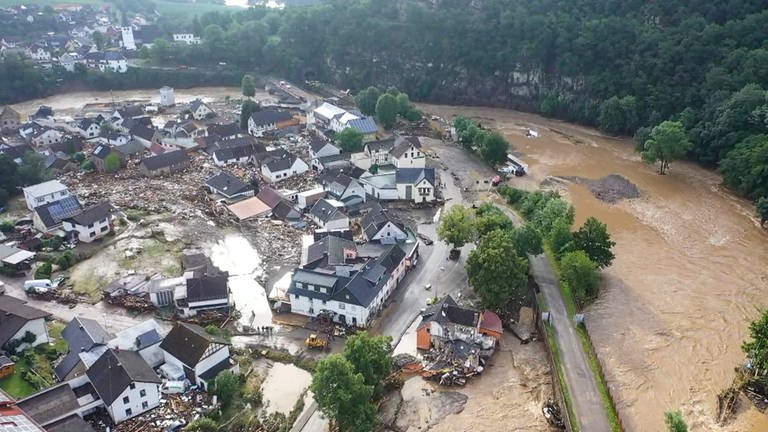 Der Eifel-Ort Schuld im Landkreis Ahrweiler nach der Flutkatastrophe (Foto: dpa Bildfunk, picture alliance/dpa/TNN | Christoph Reichwein)