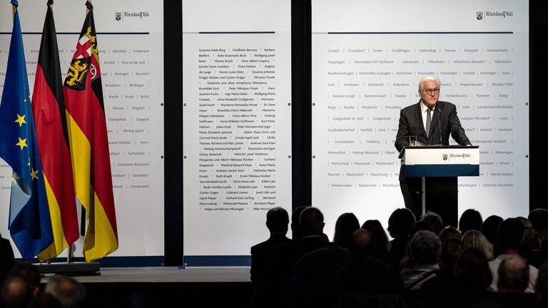 Bundespräsident Steinmeier spricht beim Staatsakt für die Flutopfer (Foto: IMAGO, IMAGO / Hannes P. Albert)