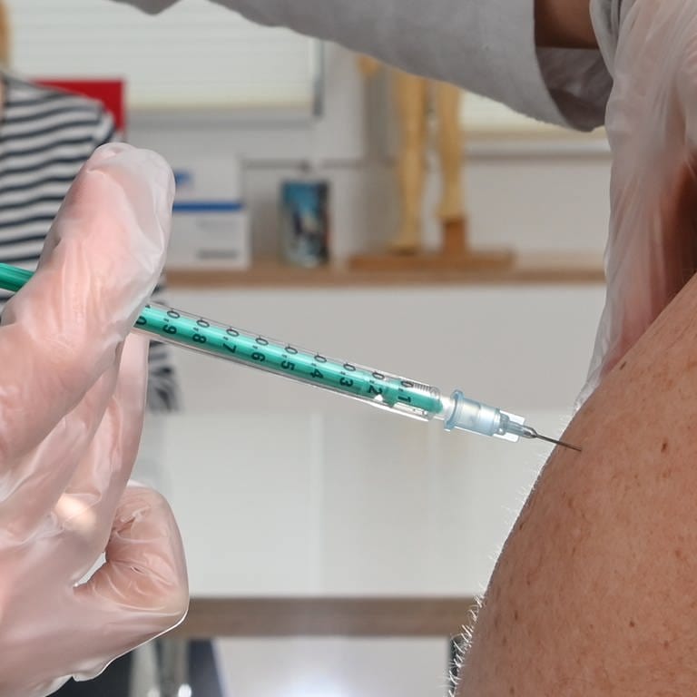 Impfung beim Hausarzt (Foto: dpa Bildfunk, picture alliance/dpa/dpa-Zentralbild | Jens Kalaene)