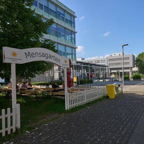 Foto vom Campus der Universität Koblenz. Im Vordergrund ist der Mensagarten zu sehen. (Foto: picture-alliance / Reportdienste, picture alliance/dpa | Thomas Frey)