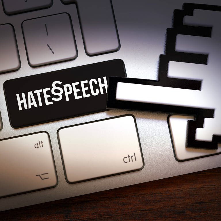 Computertaste mit der Aufschrift Hate Speech und Paragrafenzeichen (Foto: IMAGO, Christian Ohde)