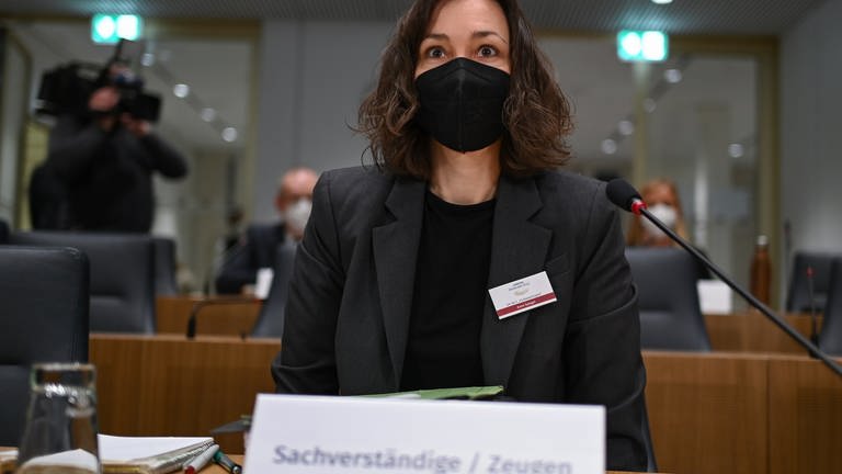 Anne Spiegel vor dem Flut-Untersuchungsausschuss des Landtags in RLP (Foto: dpa Bildfunk, Picture Alliance)