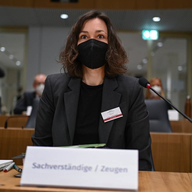 Anne Spiegel vor dem Flut-Untersuchungsausschuss des Landtags in RLP (Foto: dpa Bildfunk, Picture Alliance)
