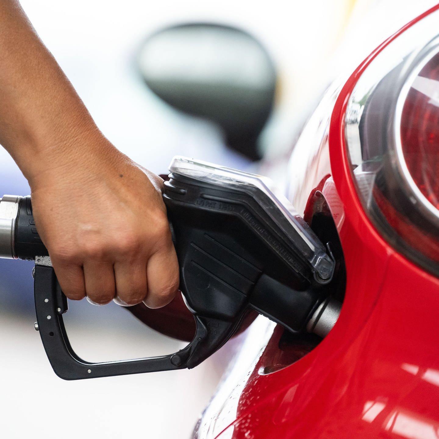 Steigende Preise - Zwei Franken für einen Liter Benzin: die Gründe