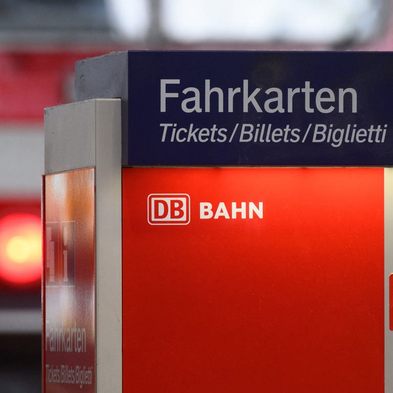 Das 9-Euro-Ticket gibt es nicht mehr. Ab 1. September wird Bus und Bahnfahren wieder teurer und umständlicher. (Foto: picture-alliance / Reportdienste, picture alliance/dpa | Robert Michael)