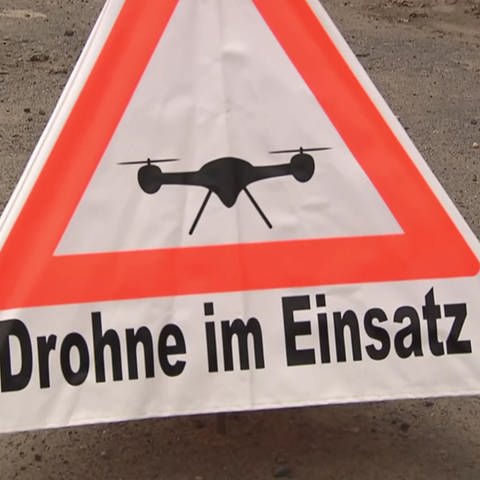 Schild mit Drohne (Foto: SWR)