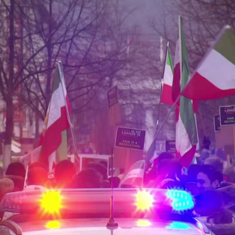 Iran Flaggen (Foto: SWR)