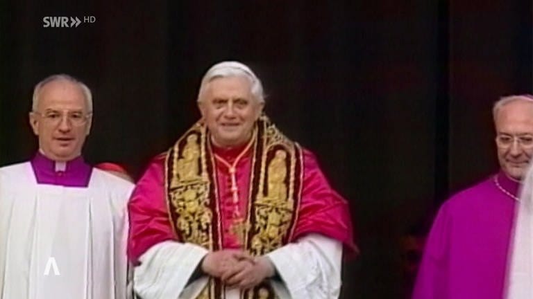 Ratzinger nach seiner Wahl zum Papst (Foto: SWR, SWR)