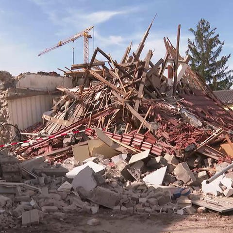 Nach Gasexplosion liegt Haus in Trümmern (Foto: SWR)