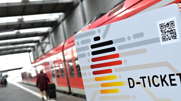 Das Deutschlandticket kommt zum 1. Mai (Foto: picture-alliance / Reportdienste, picture alliance / SVEN SIMON | Frank Hoermann / SVEN SIMON)