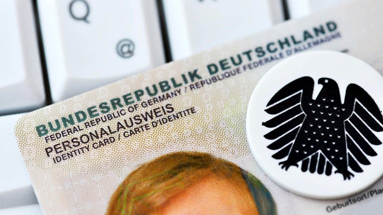Personalausweis Symbolbild (Foto: picture-alliance / Reportdienste, picture alliance / Bildagentur-online/Ohde | Bildagentur-online/Ohde)