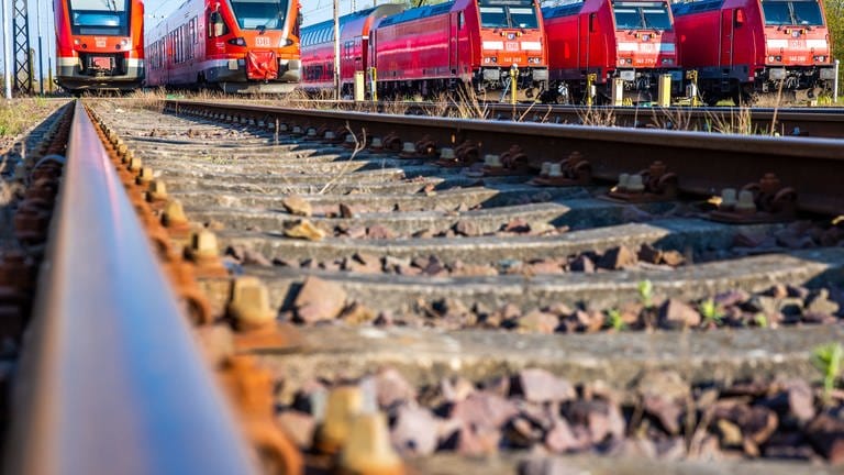 Ab Sonntagbend sollen die Züge wieder stehen (Foto: dpa Bildfunk, picture alliance/dpa | Jens Büttner)