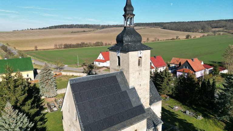 Die katholische Kirche plant Kirchen und andere Gebäude zu verkaufen, um Energiekosten zu sparen. (Foto: picture-alliance / Reportdienste, picture alliance/dpa | Bodo Schackow)