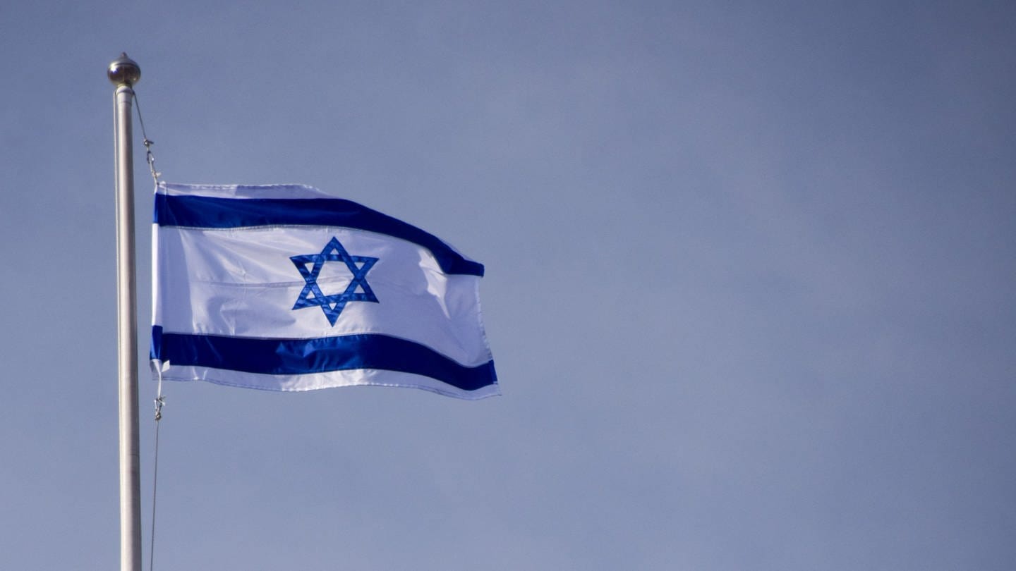 Israel Flaggen an Bielefelder Uni abgerissen, beschmiert und beschädigt
