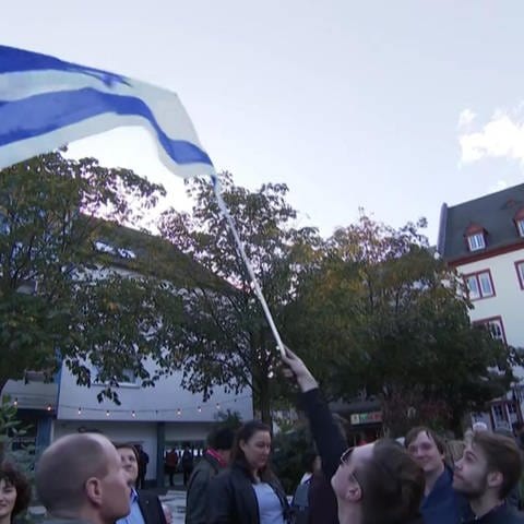 Menschen bei Israel Demo in Koblenz (Foto: SWR)